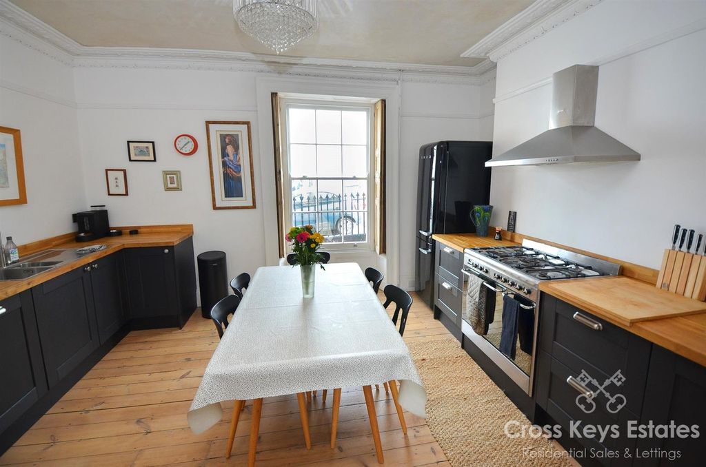 Property photo 2 of 49 Kitchen