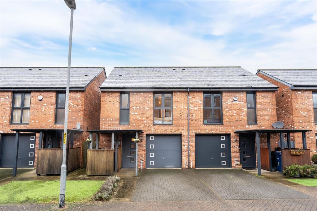 Property photo 1 of 12 External