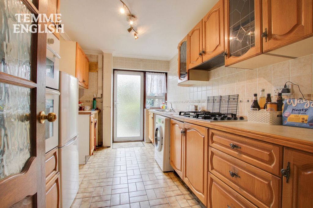 Property photo 3 of 27