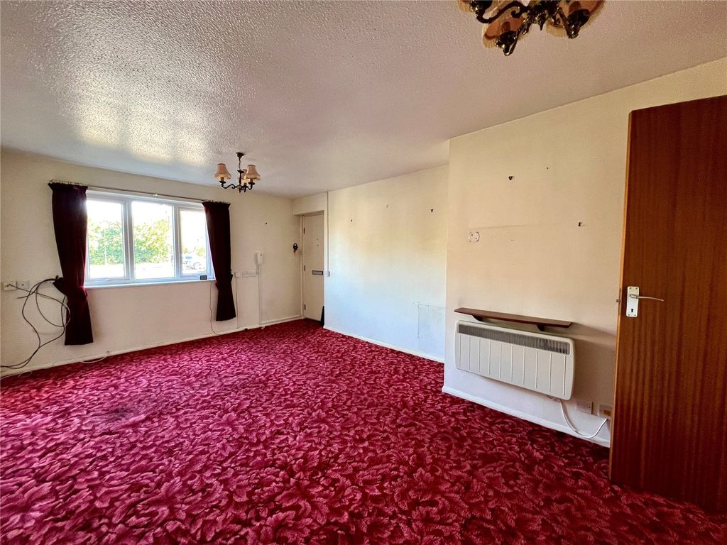 Property photo 2 of 11 Living Room