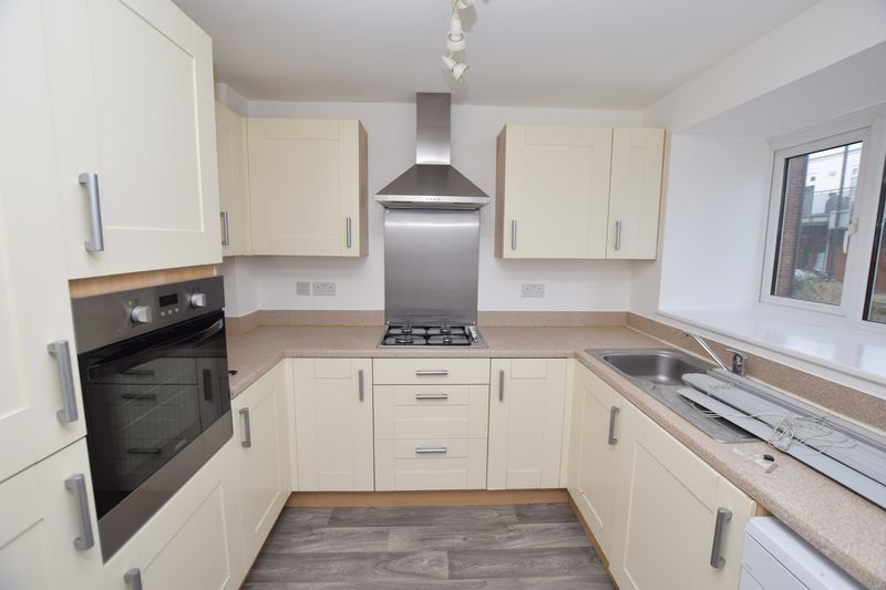 Property photo 3 of 9 Photo 7