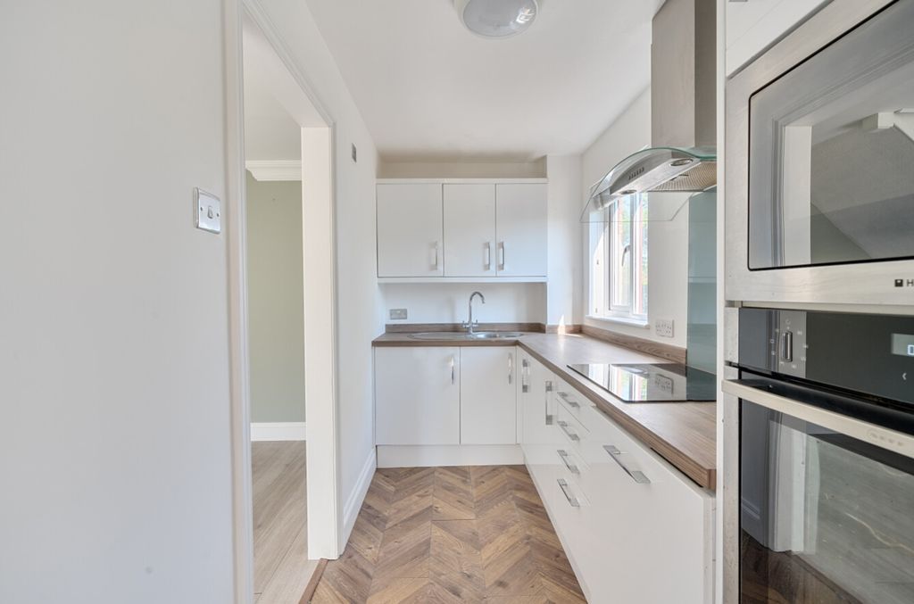 Property photo 2 of 11 1450229-8-69Ef4945B2c9B