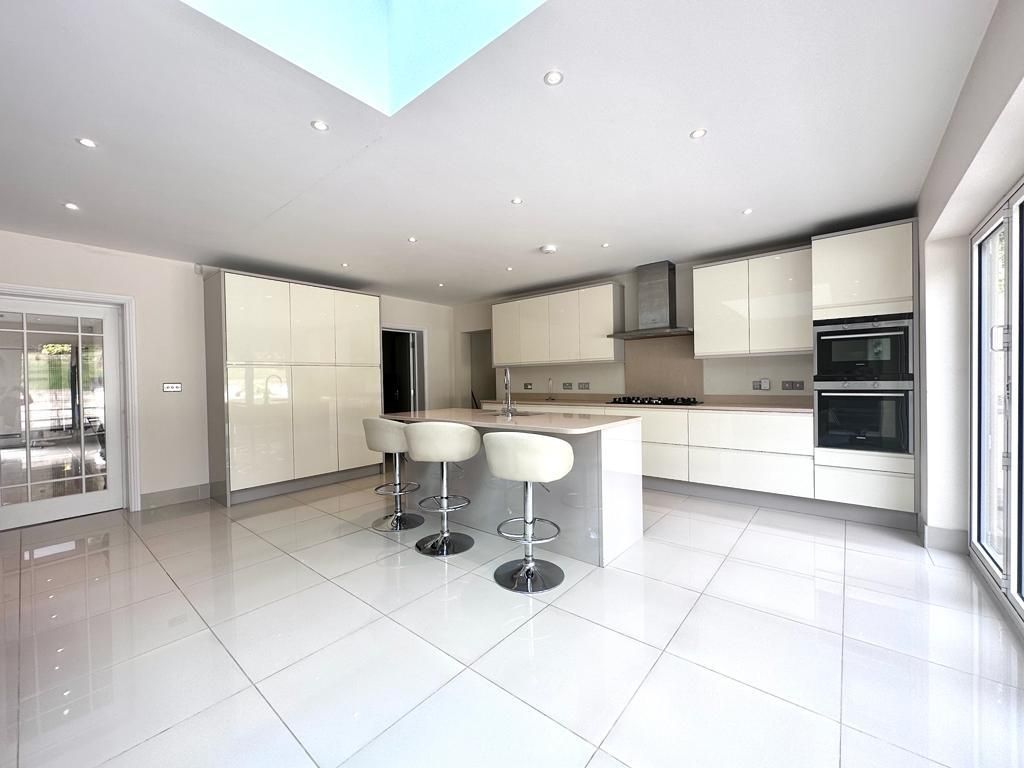 Property photo 3 of 21 07d0A4B5-794A-46E2-A524-F25A5871cc09.Jpg