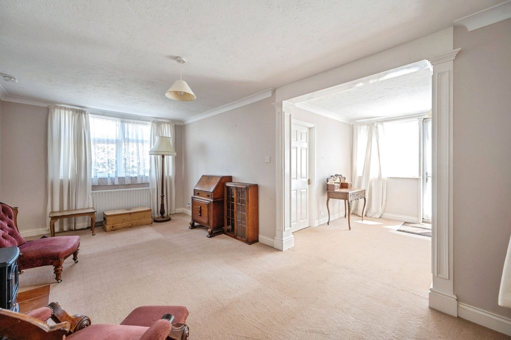 Property photo 2 of 17 Photo