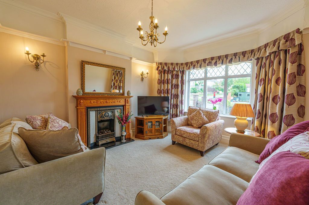 Property photo 2 of 40