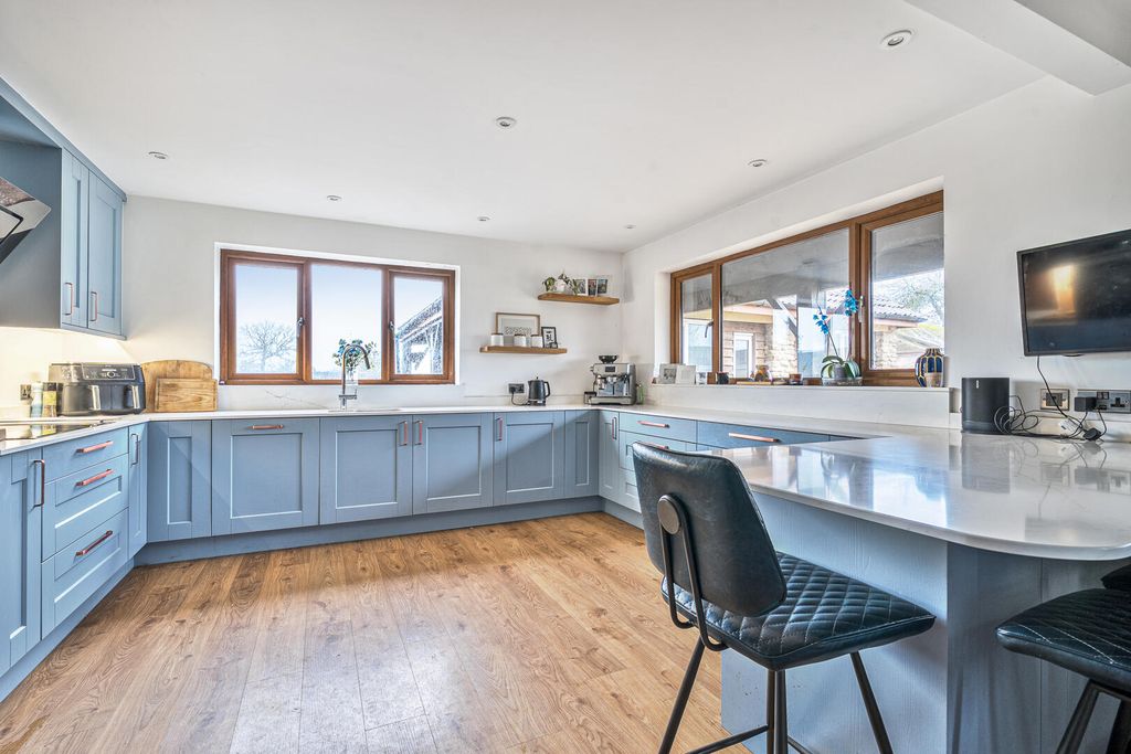 Property photo 2 of 29 Kitchen