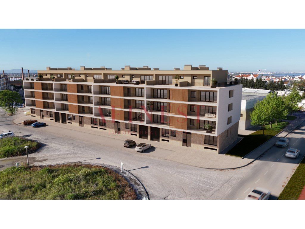 Property photo 1 of 14 2 Bedroom Flat With Garage In Montijo