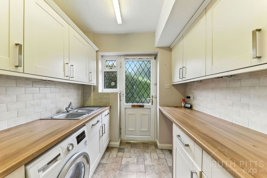 Property photo 3 of 28