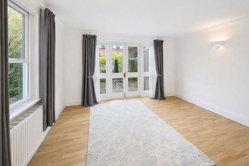 Property photo 2 of 8 Gallery