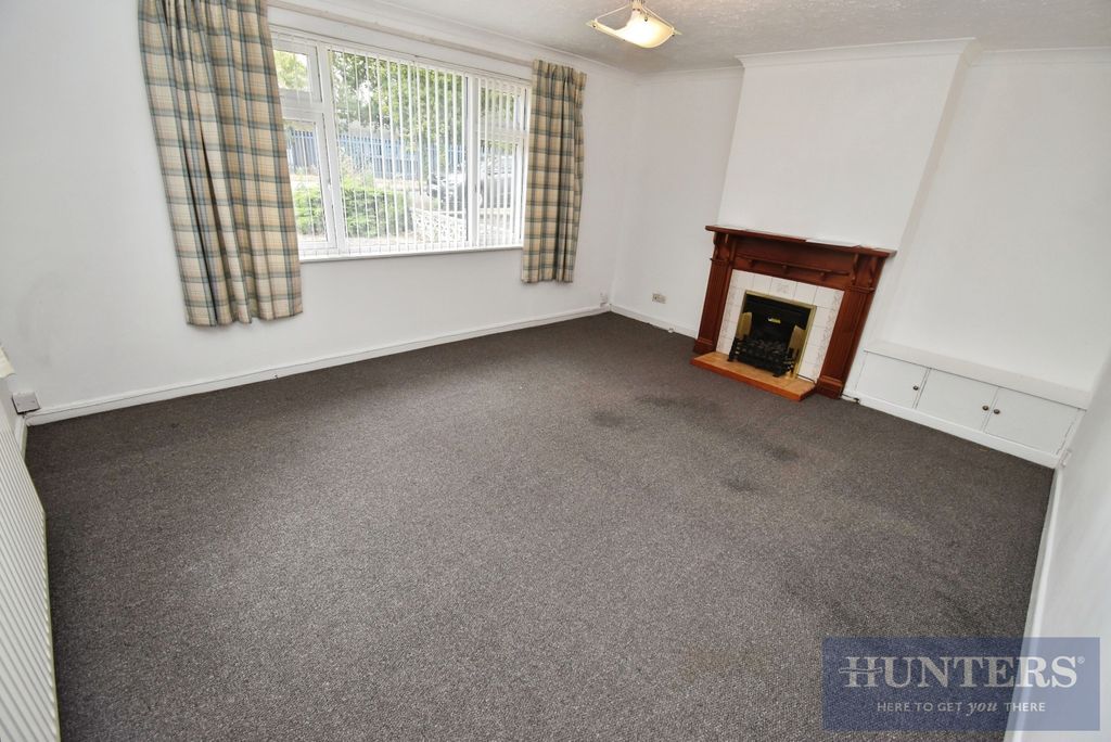 Property photo 2 of 11 Living Room