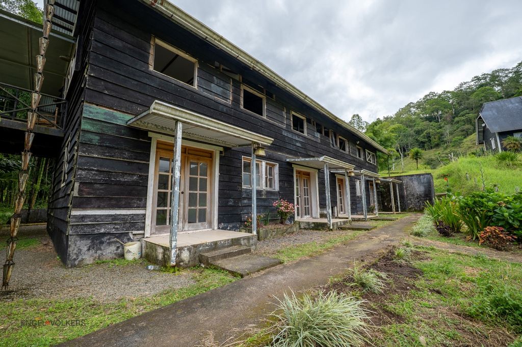 Property photo 3 of 39