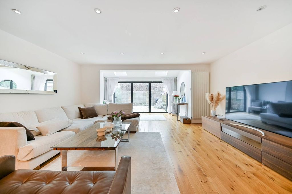 Property photo 2 of 11