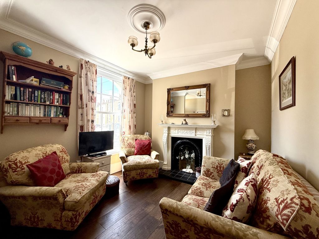 Property photo 2 of 7