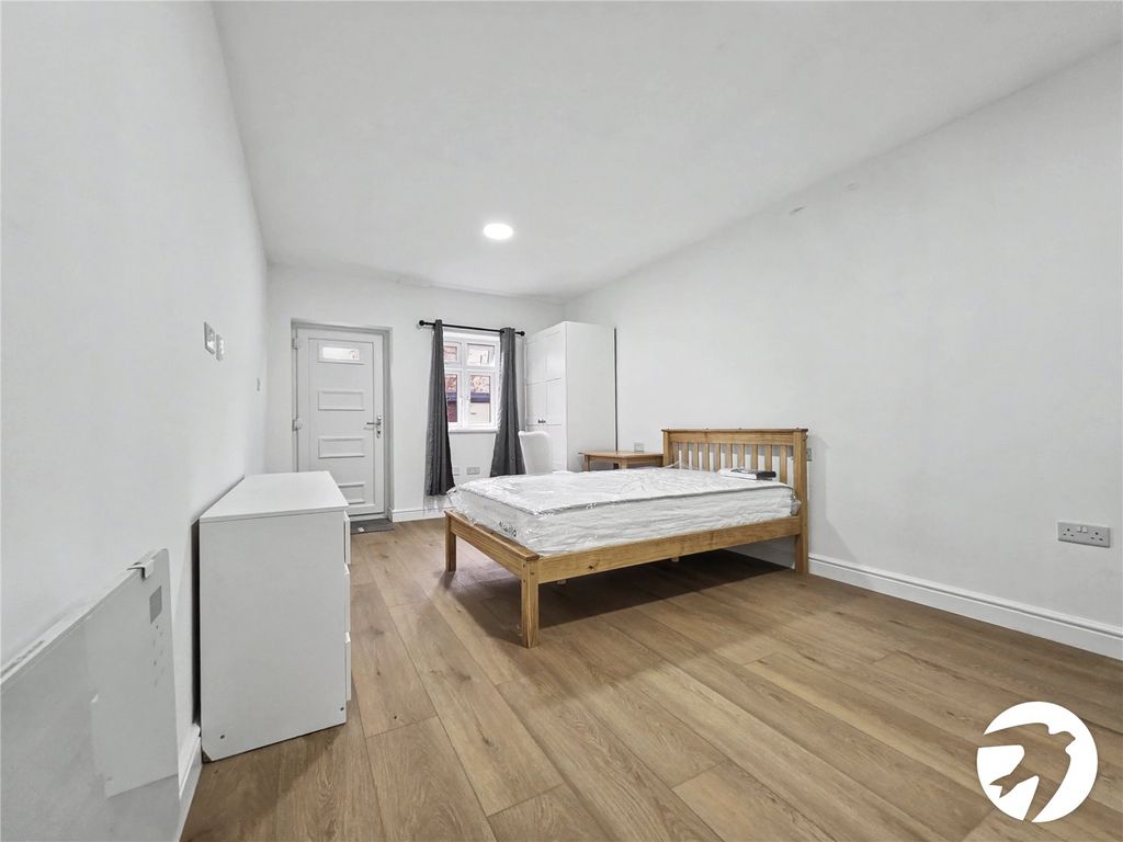 Property photo 2 of 6 Picture No. 09