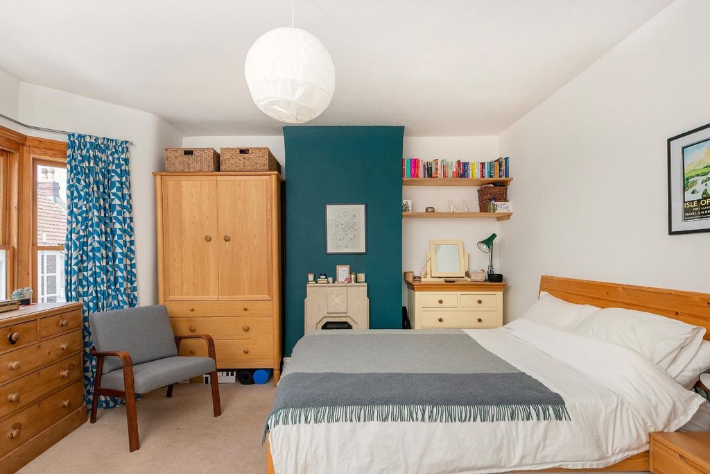 Property photo 3 of 31 0W5Amr - Bedroom D.Jpg