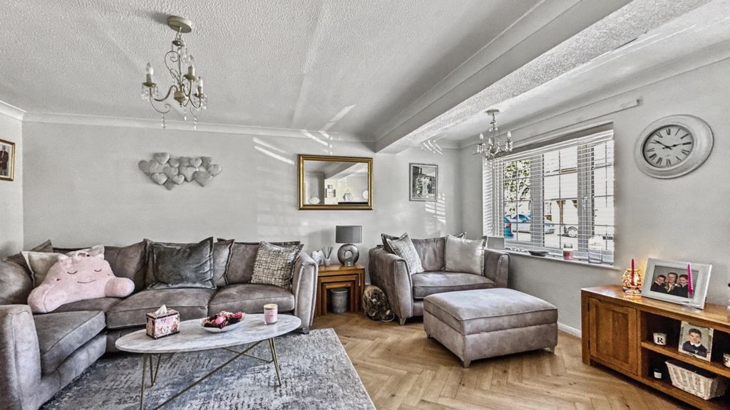 Property photo 3 of 18 4537558