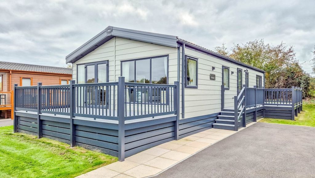 Property photo 1 of 27 Untitled 2