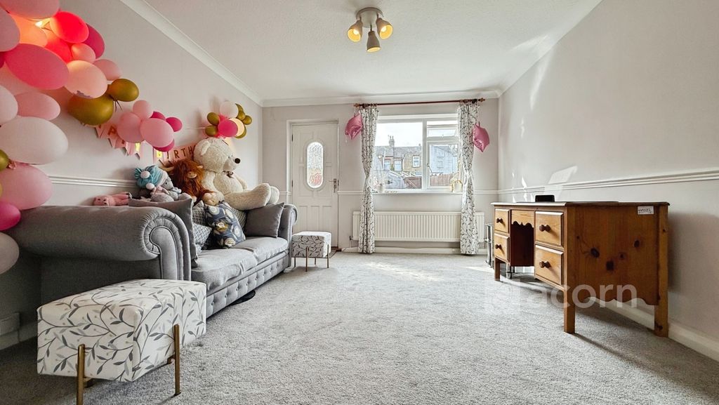 Property photo 3 of 6 d6c4Fb49--470A-Ab...