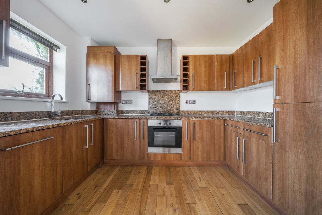 Property photo 2 of 12 Kitchen