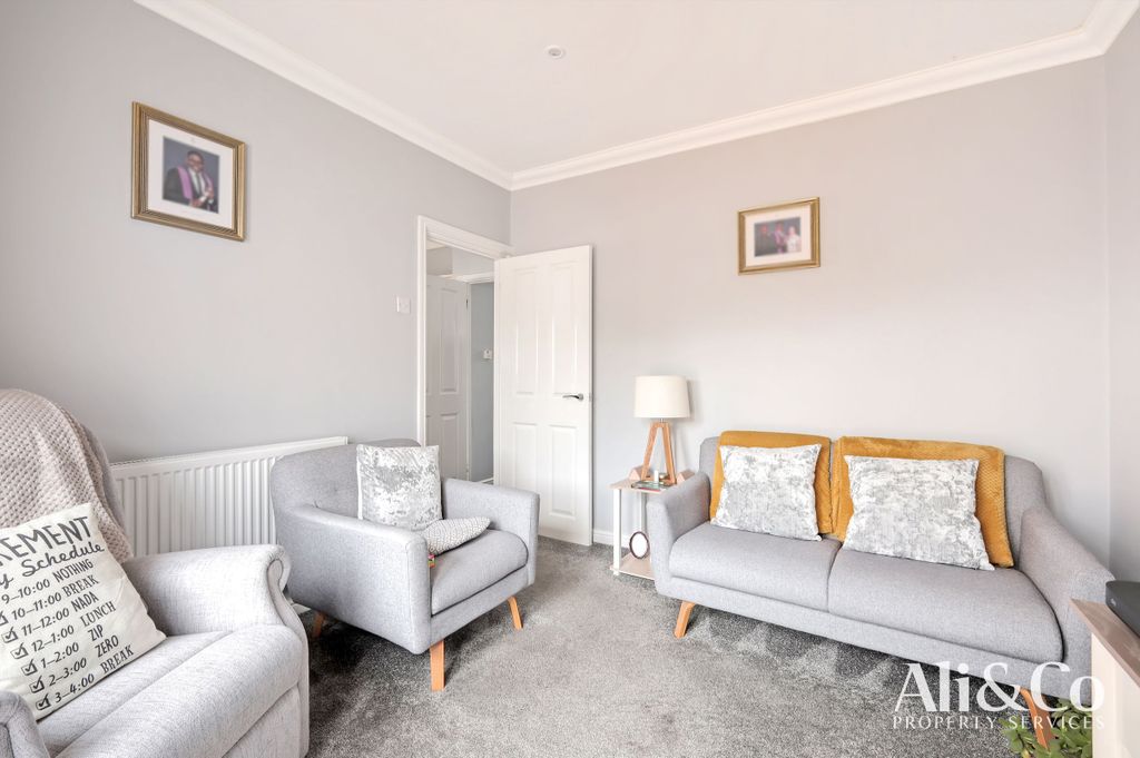 Property photo 2 of 25