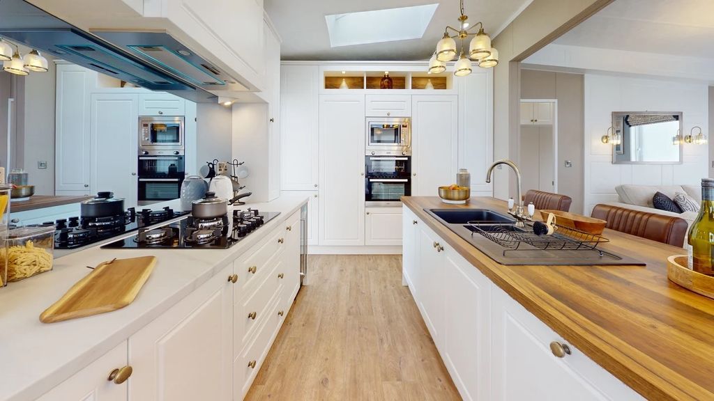 Property photo 3 of 23