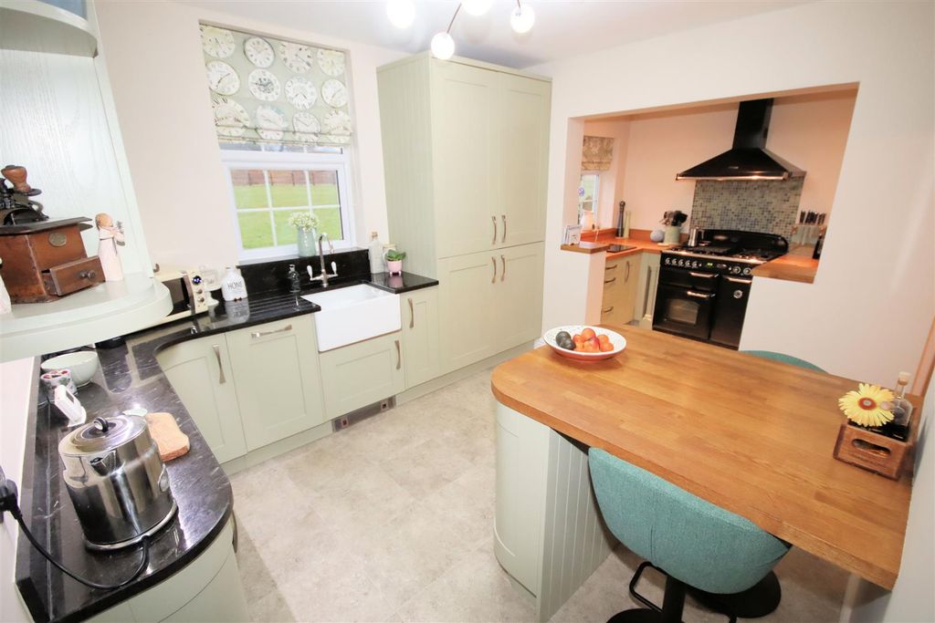 Property photo 3 of 22 Kitchen/Breakfast Room