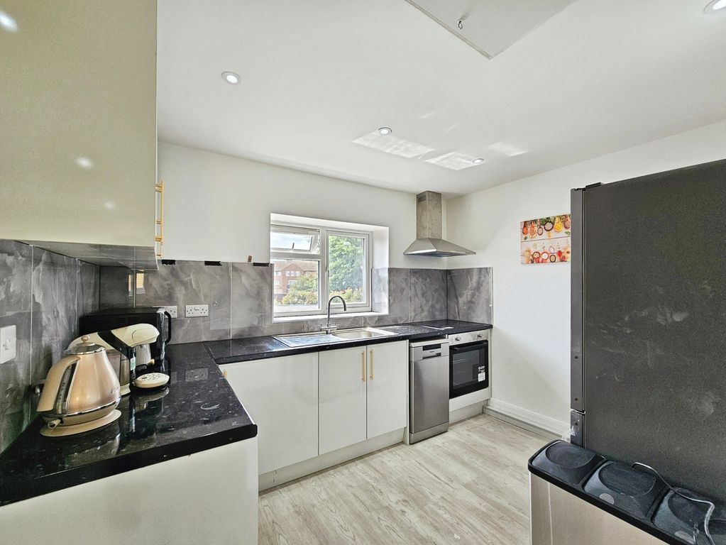 Property photo 2 of 5 Kitchen