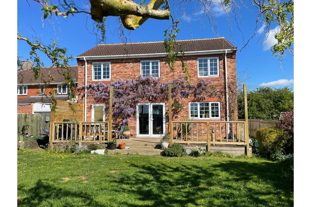 Property photo 1 of 31