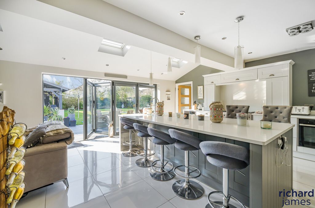 Property photo 2 of 14 90d9127B88F642d8Ac0373d1172191B4