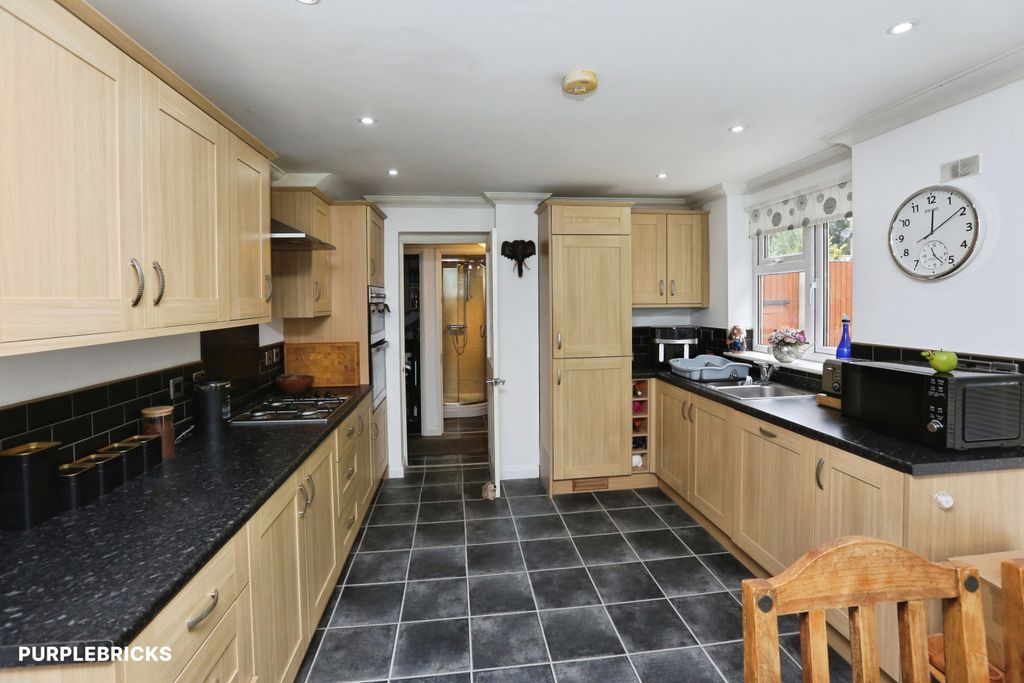Property photo 3 of 24