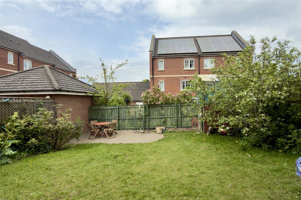 Property photo 2 of 31