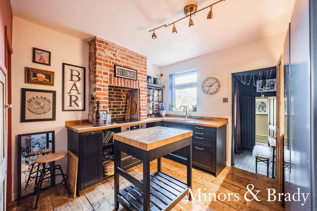 Property photo 2 of 12