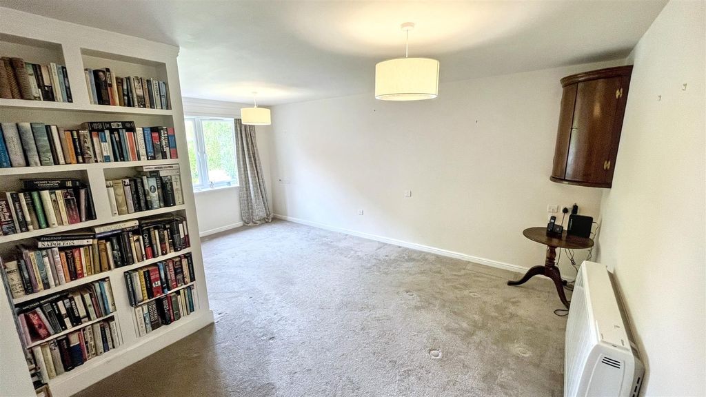 Property photo 2 of 14 Living/Dining Room