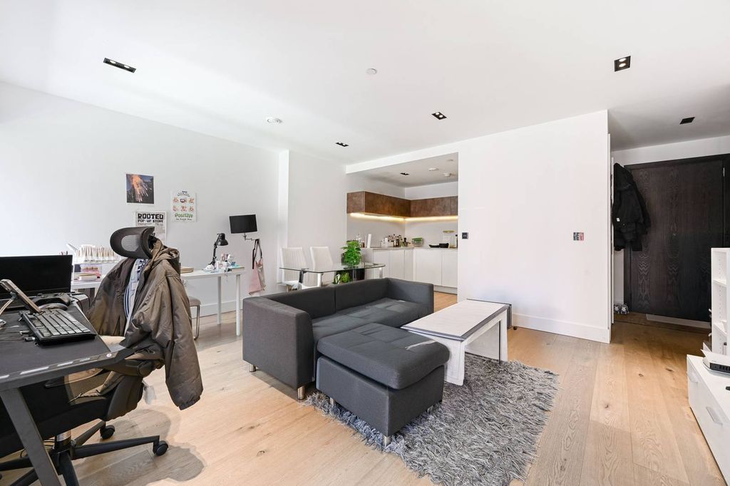 Property photo 1 of 9