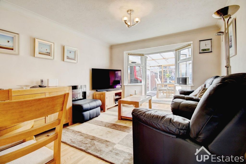 Property photo 2 of 28