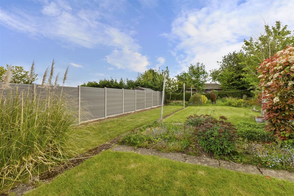 Property photo 2 of 15 Highfield Ave-10.Jpg