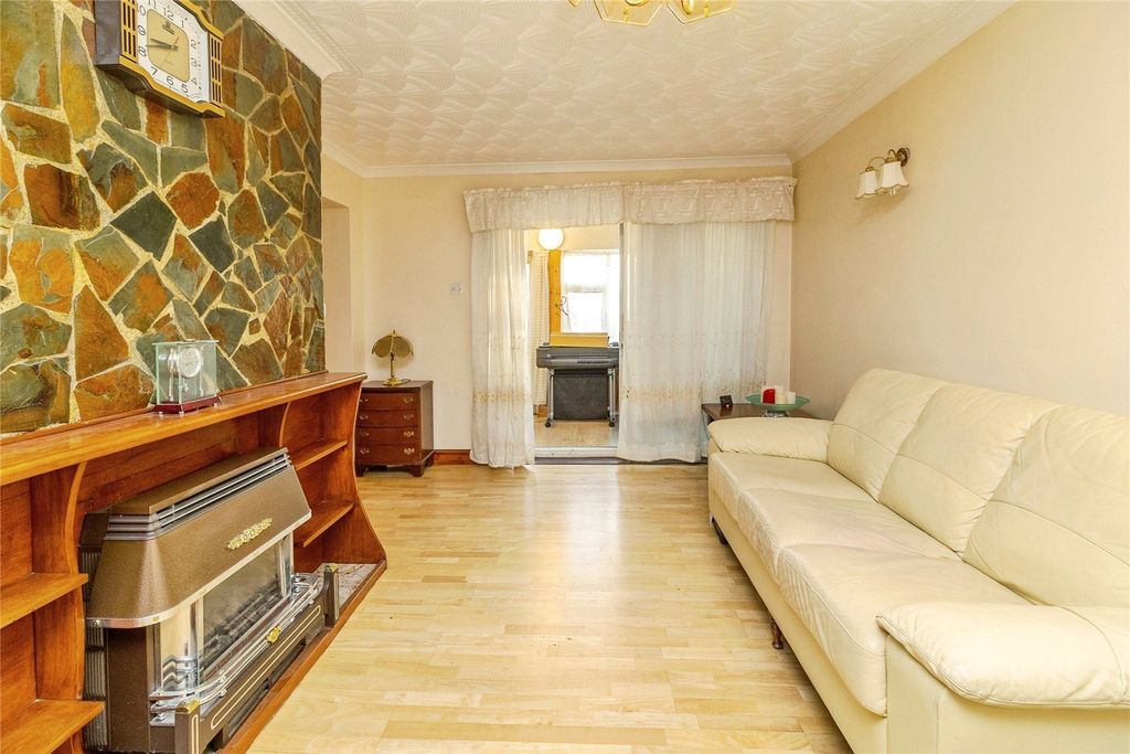 Property photo 2 of 29 Picture No. 28