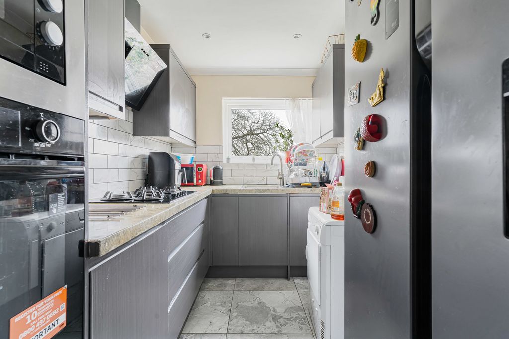 Property photo 3 of 20 Kitchen