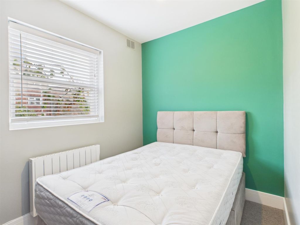 Property photo 3 of 10 Bedroom