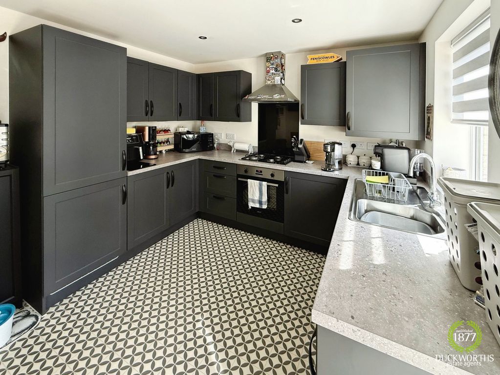 Property photo 2 of 21