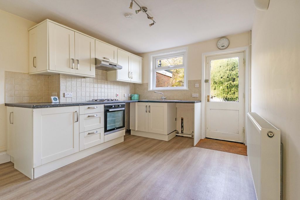 Property photo 2 of 13 Kitchen/Breakfast