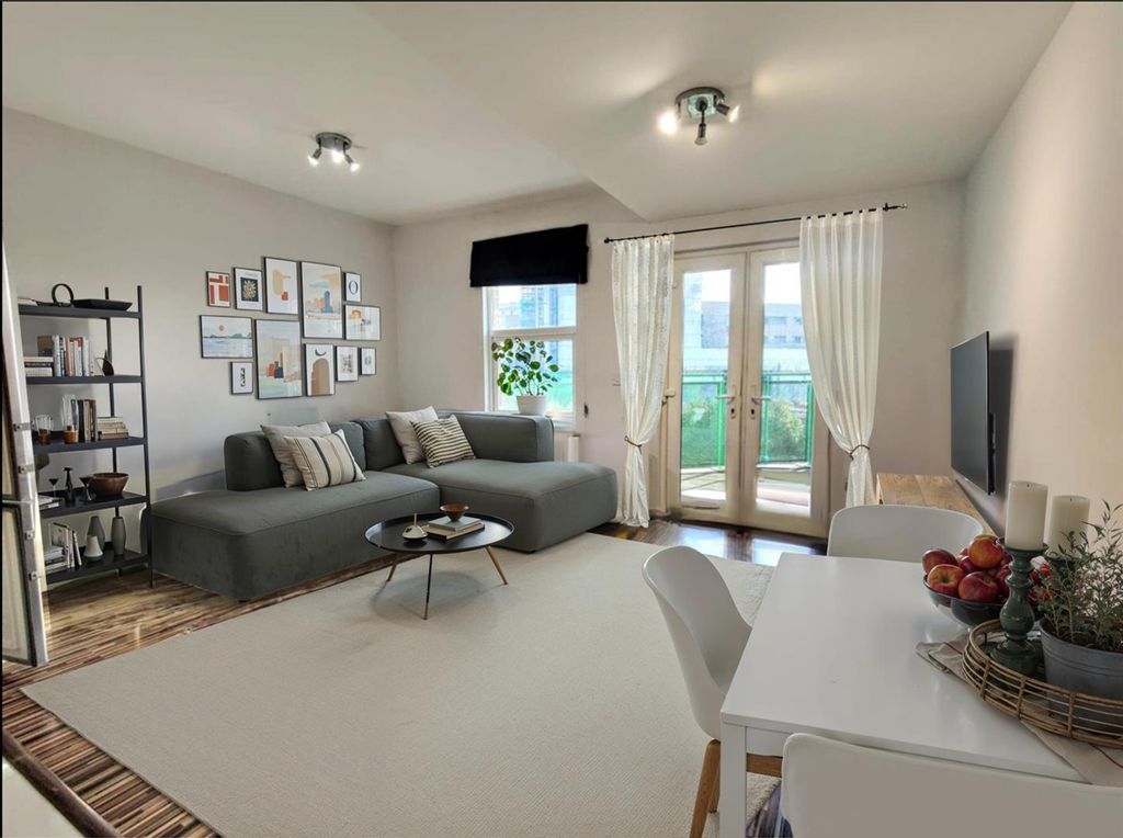 Property photo 1 of 6 Property_Bbf1_Living_Room_3_3_222_Horn_Lane_24-07-