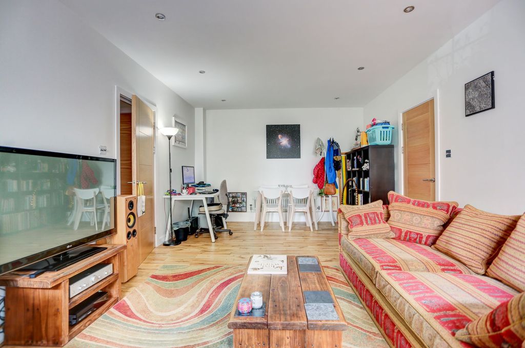 Property photo 3 of 12