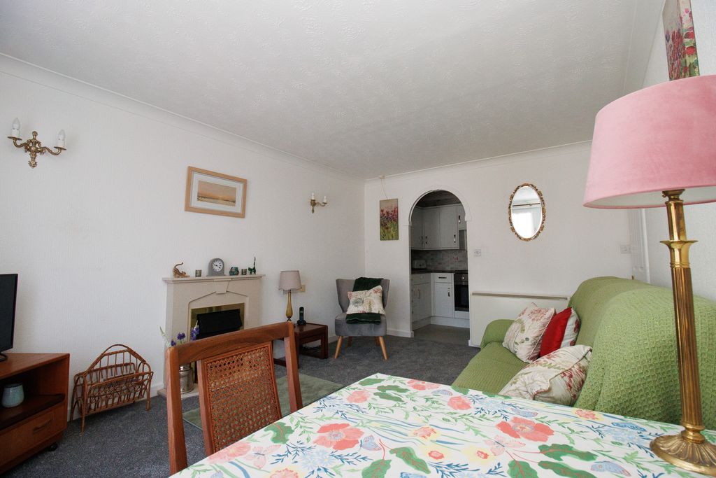 Property photo 3 of 11