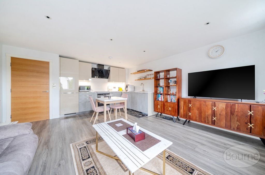 Property photo 3 of 17 58Ec618d-6F9E-4Ed...