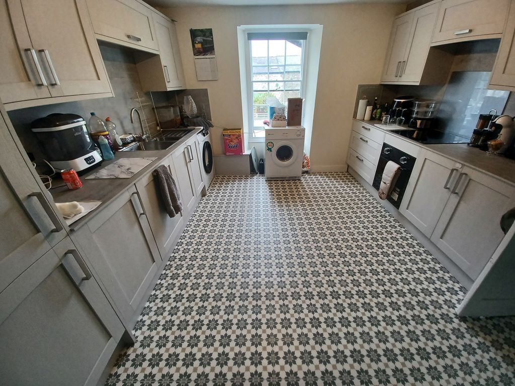 Property photo 2 of 9 Kitchen