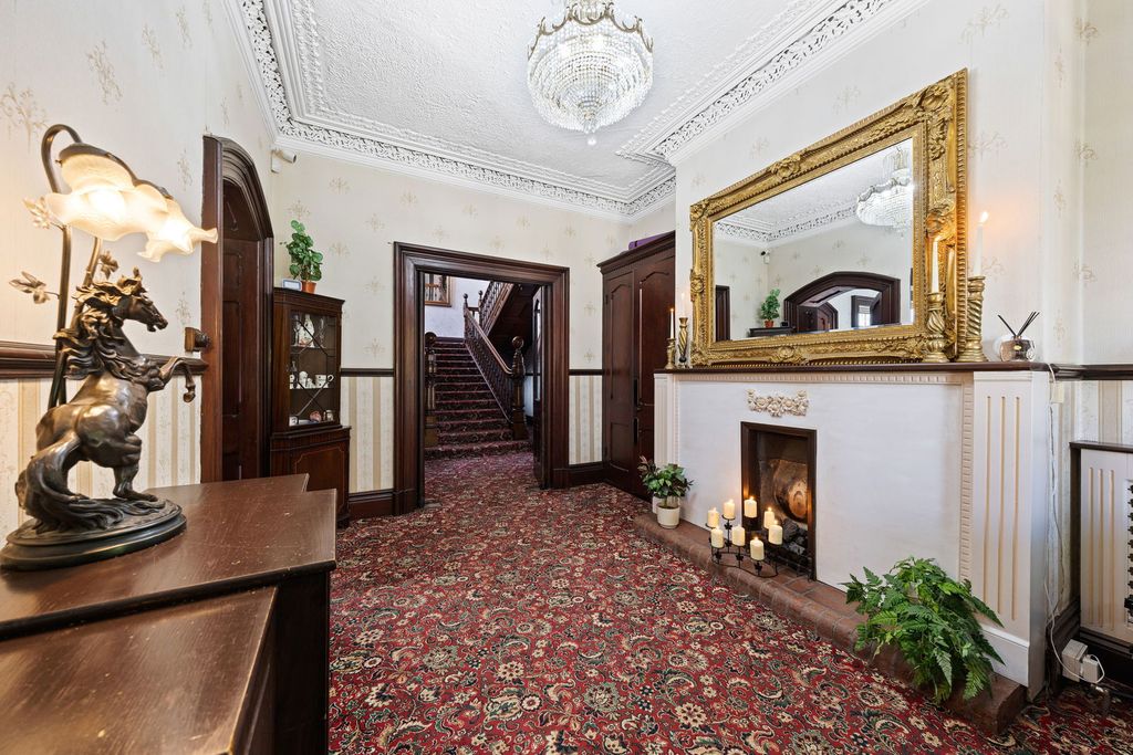 Property photo 2 of 42