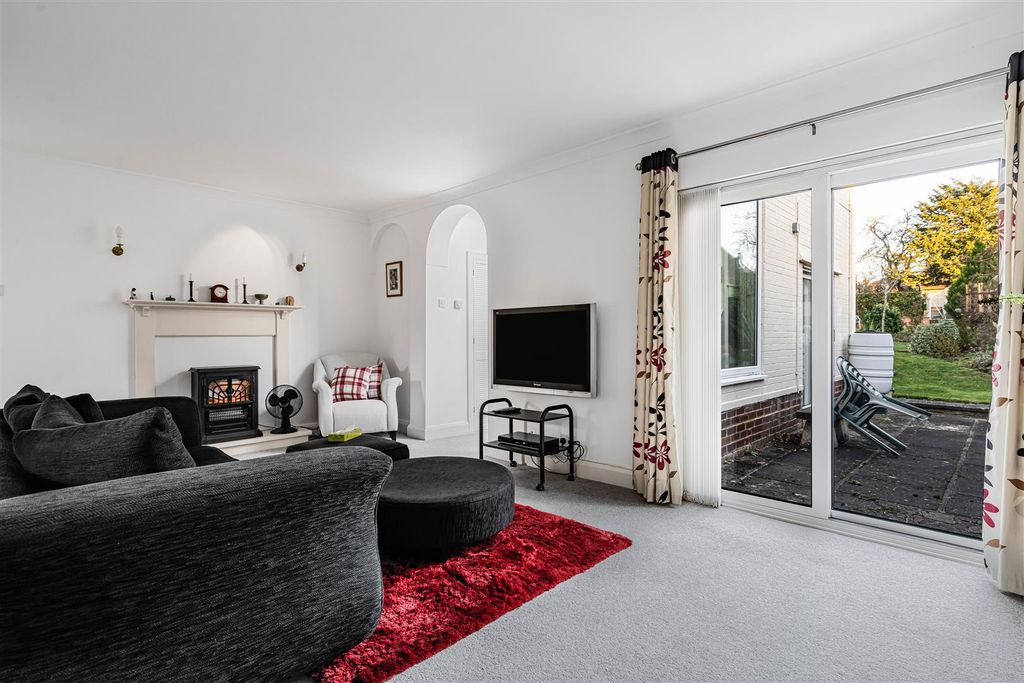 Property photo 2 of 24 Sitting Room