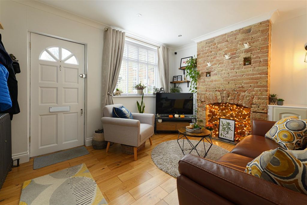 Property photo 2 of 31