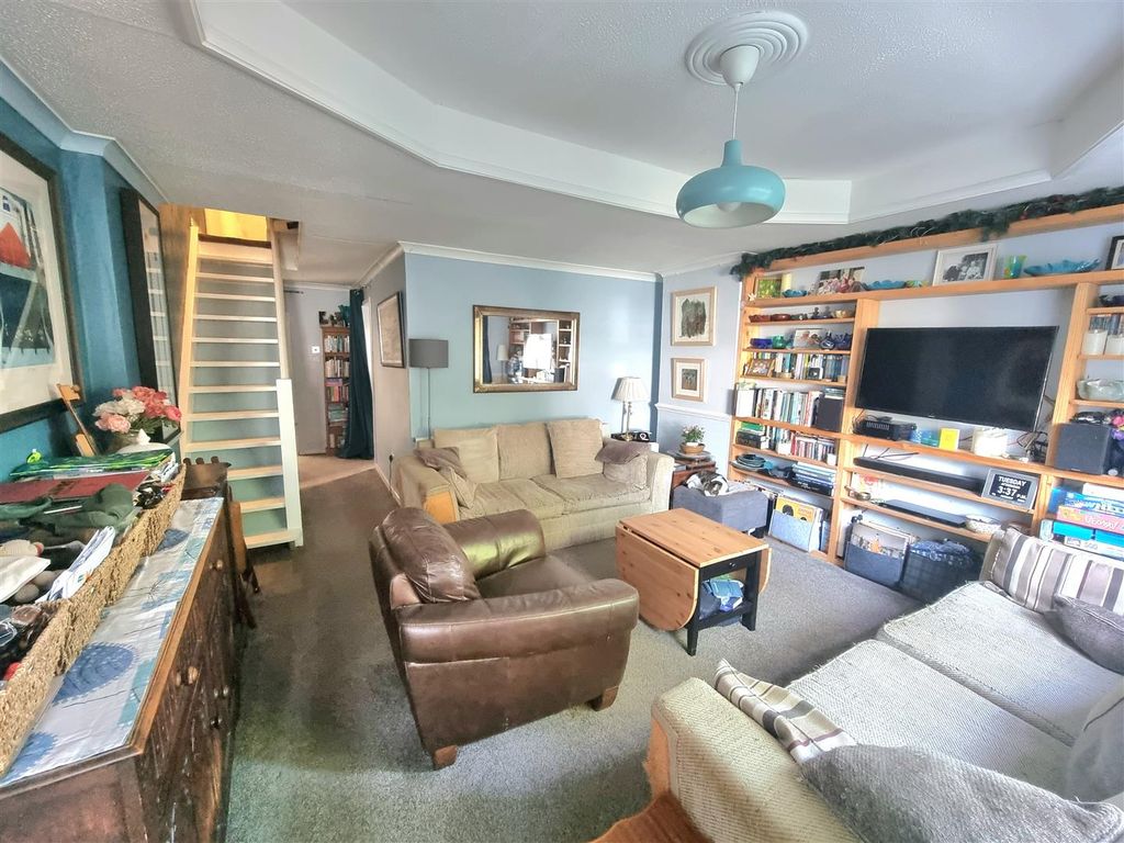 Property photo 2 of 19 Living Room